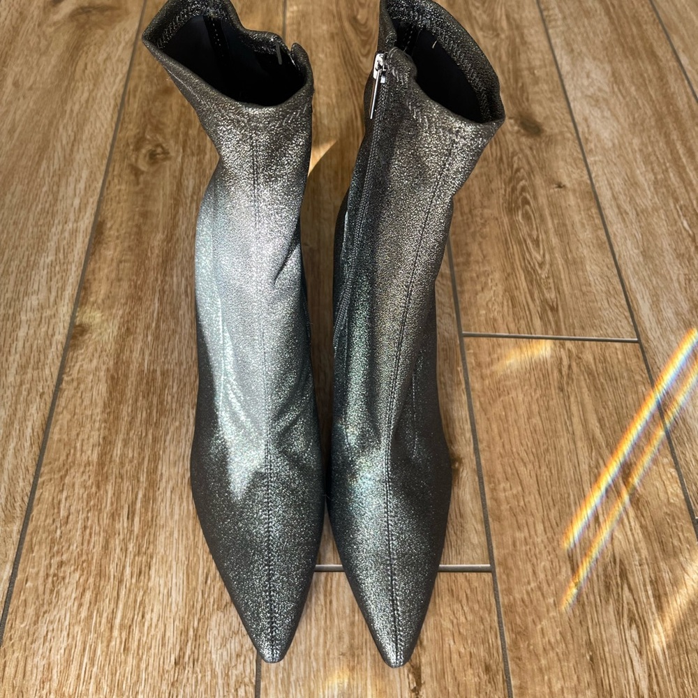 NWT Marc Fisher Women Metallic Silver Heeled Boots size 11.
